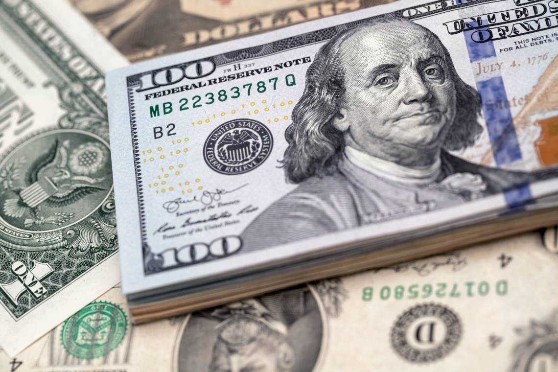 El dólar vuelve a subir y se aleja de los $1.000 de objetivo fogoneados por Javier Milei