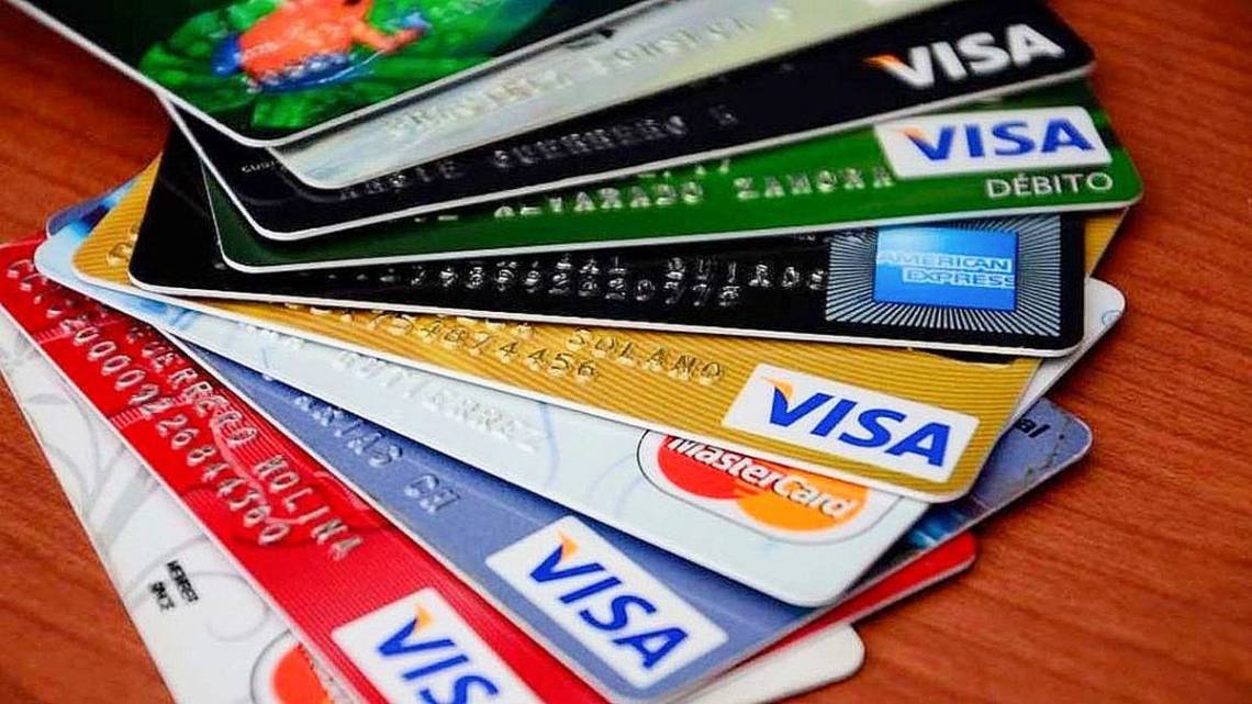 Usuarios denuncian consumos duplicados en tarjetas de crédito