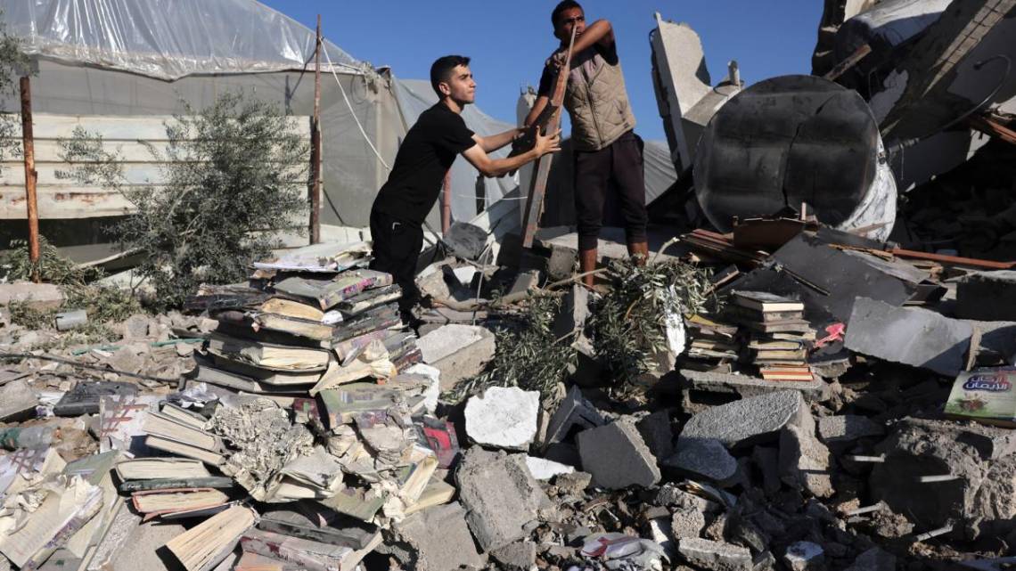 Más de 80 muertos por ataques a un centro de refugiados en Gaza, según Hamas
