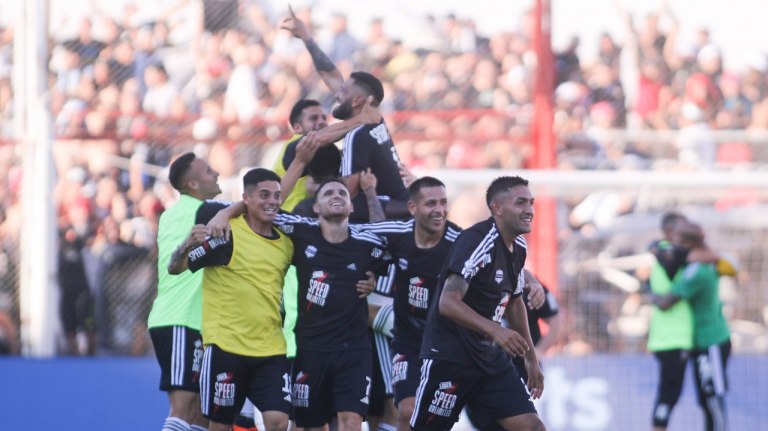 Deportivo Riestra ascendió a la Liga Profesional de Fútbol.