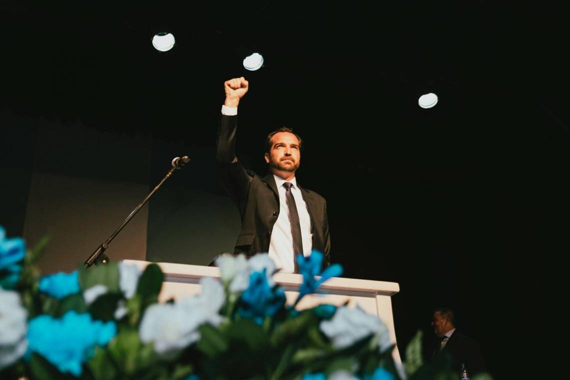 Weiss Ackerley juró como intendente y llamó a “levantar las barreras que impiden el progreso de la ciudad”