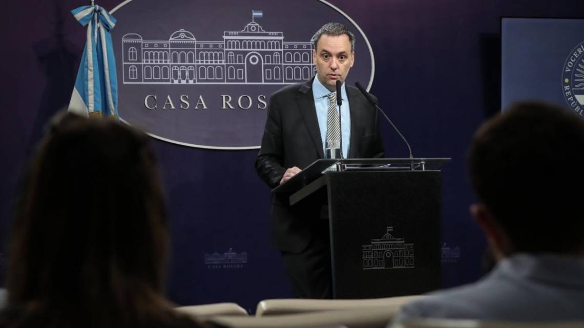 Manuel Adorni, en su habitual conferencia de prensa. (Foto: Télam)