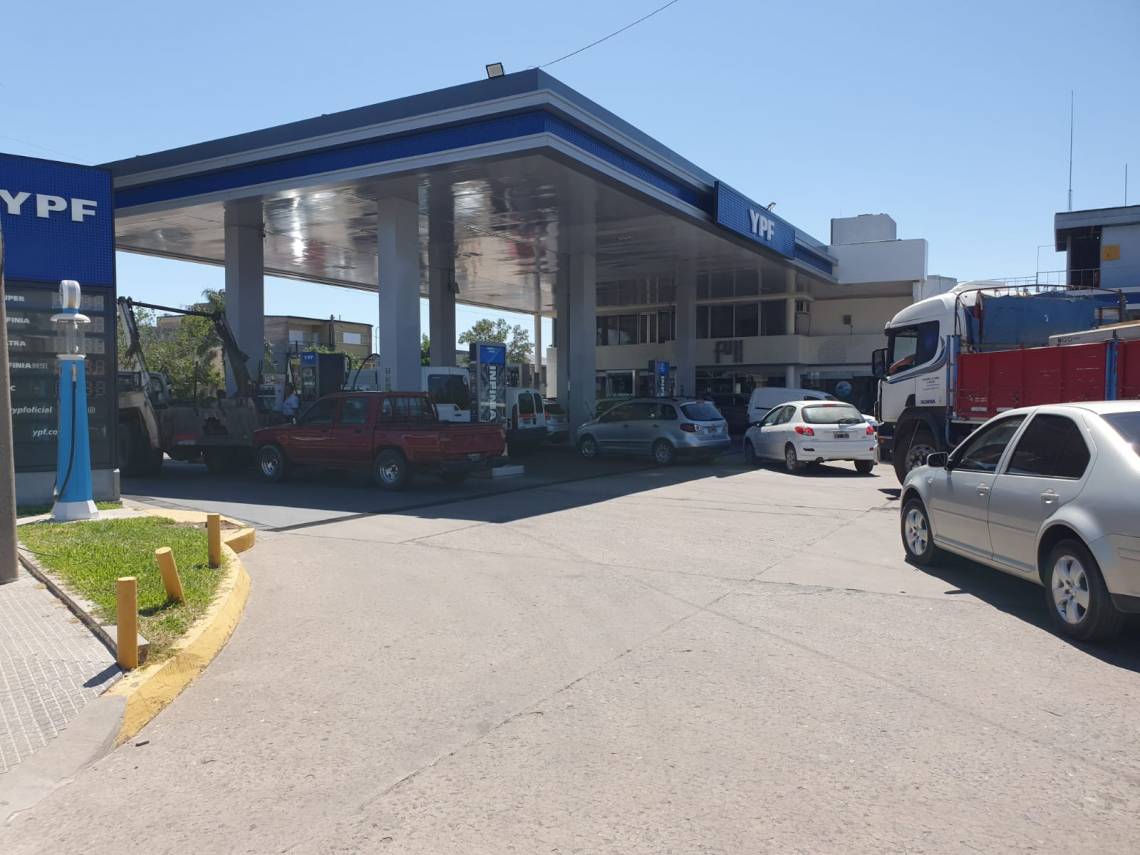 Desde el próximo viernes vuelven a aumentar los combustibles