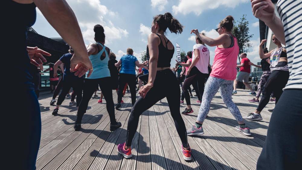 Este domingo comienzan las clases gratuitas de ritmos y zumba en el balneario Municipal