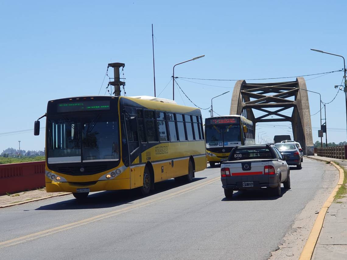 A partir del martes, los colectivos podrían volver a circular por el puente Carretero 