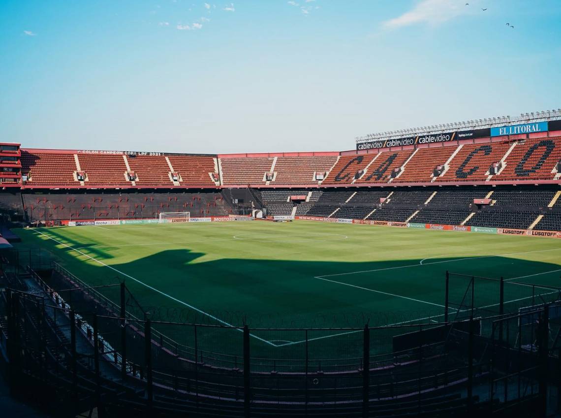 Colón recibe a Nueva Chicago en busca de su primer triunfo en la Primera Nacional