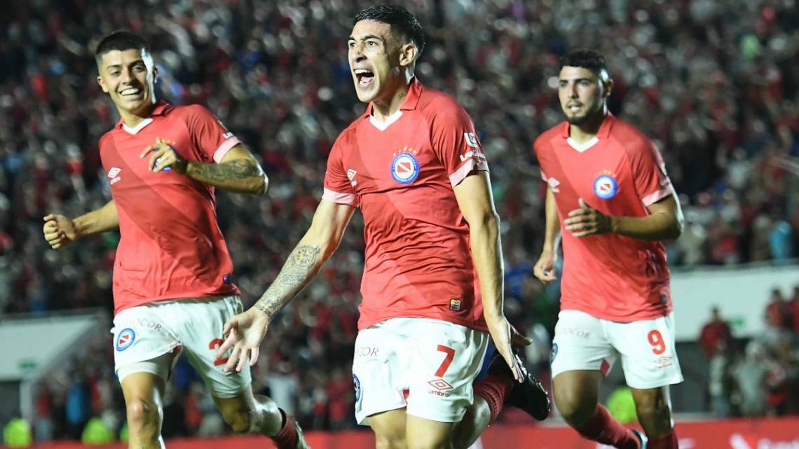 Montiel grita su gol, el tercero del 