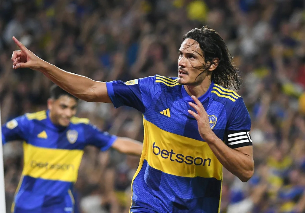 Con una gran actuación de Edinson Cavani nuevamente, Boca venció por 4 a 2 a Racing. (Foto: NA)