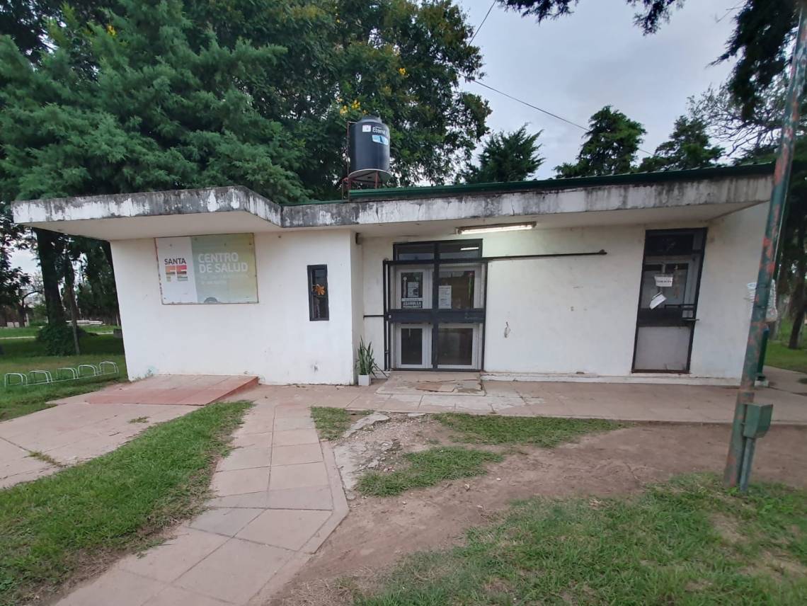 El Centro de Salud está ubicado en un terreno lindero al tanque central de agua. (Fot: STD)