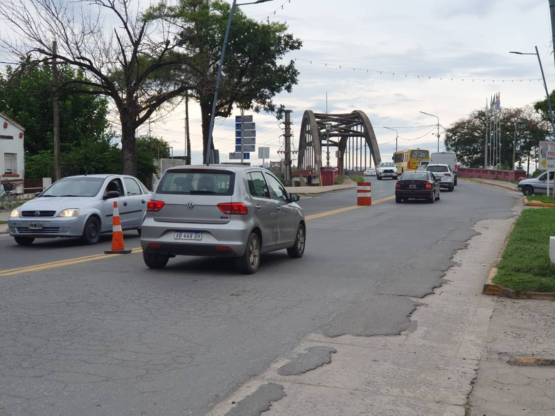 Vialidad anunció la interrupción de la circulación del tránsito por el puente. (Foto: STD)