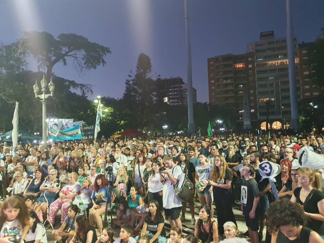 24M: masiva marcha a Plaza 25 de Mayo en la ciudad de Santa Fe