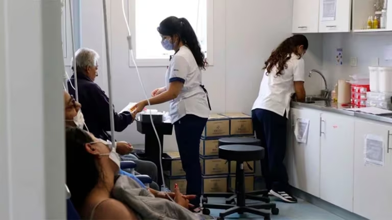 Muchas guardias en el país están colapsadas por consultas por dengue (Ministerio de Salud de la Nación)