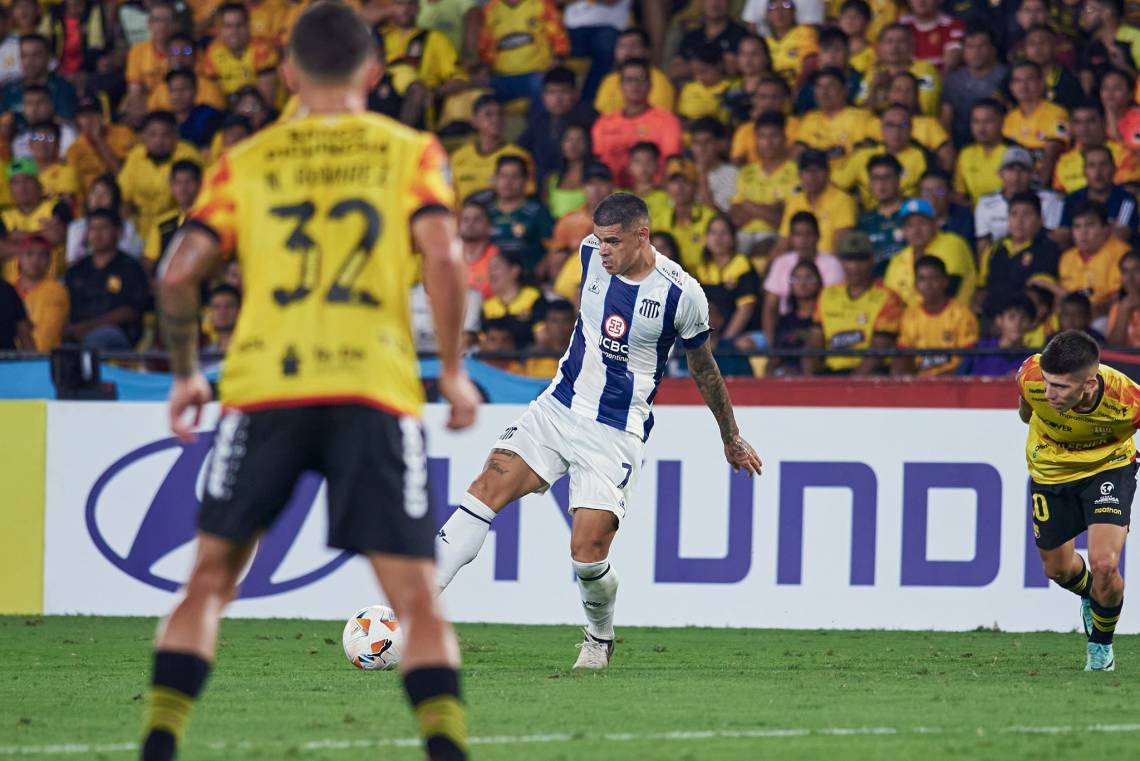 Talleres de Córdoba empató 2-2 con Barcelona en Guayaquil y se aseguró la punta del Grupo B. (Foto: Talleres)