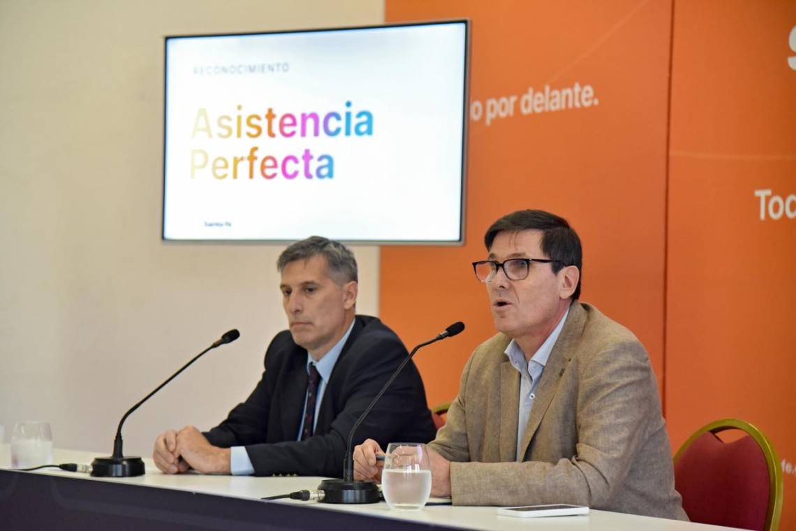 El Gobierno provincial anunció premios para los docentes con asistencia perfecta y desató la polémica