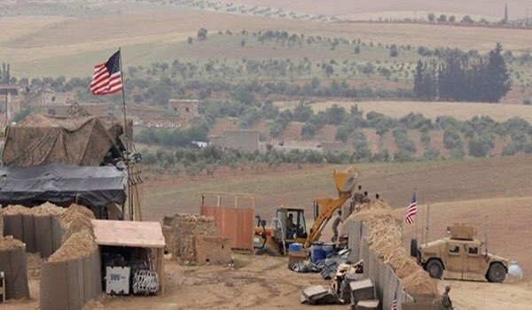 Al menos cinco cohetes fueron lanzados el domingo desde la ciudad iraquí de Zummar hacia una base militar estadounidense en el noreste de Siria.  (Foto X - @MiddleEObserver)