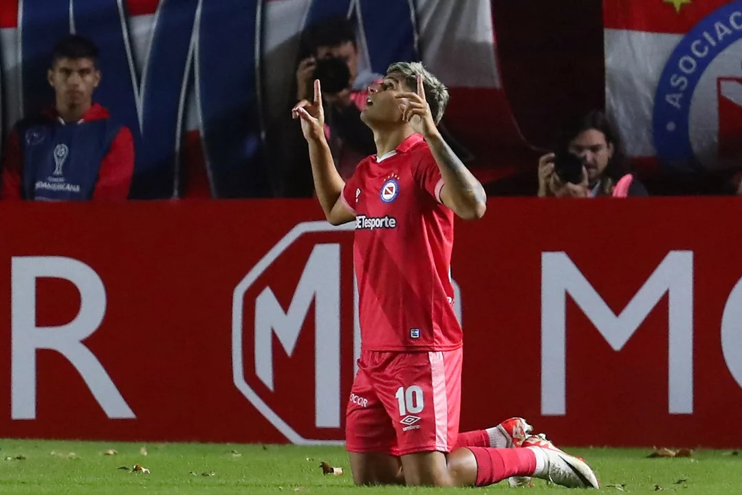 Argentinos venció a Corinthians y es el líder de su grupo en la Copa Sudamericana