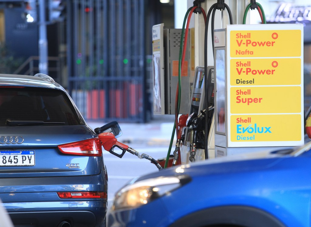 El Gobierno actualizó el impuesto a los combustibles y se viene una fuerte suba en los precios