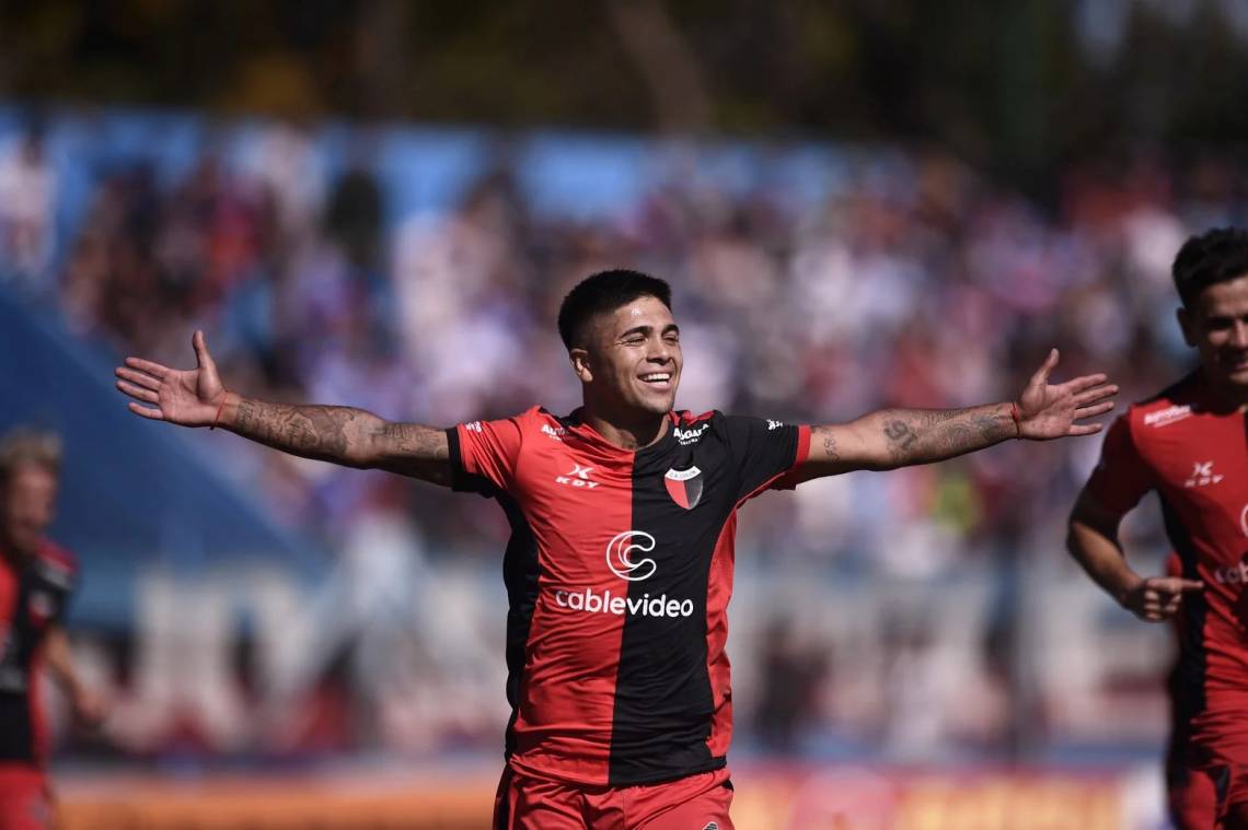 Braian Guille vuelve a ser el 9 del equipo. (Foto: El Litoral)