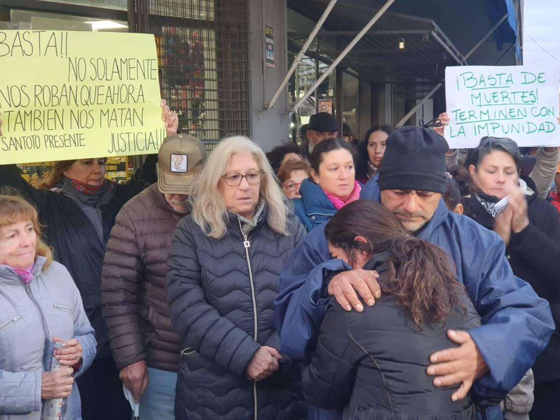 Emotiva manifestación por el crimen de Nahuel Robles, con reclamos de seguridad y justicia