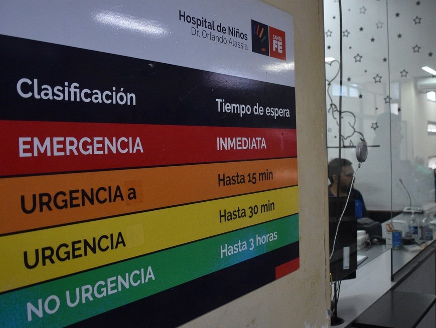 Una mujer policía salvó la vida de una bebé que había caído a una pileta 