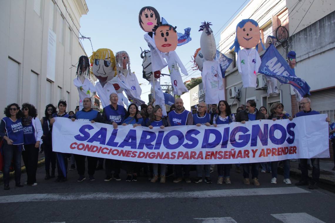 Multitudinaria movilización docente en Santa Fe