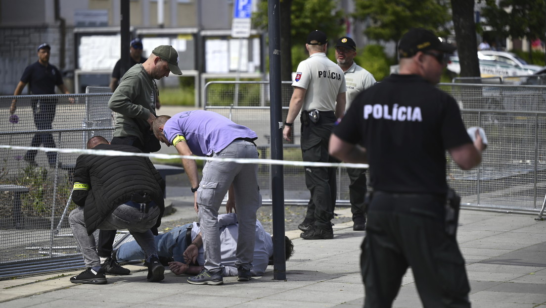 El primer ministro de Eslovaquia fue atacado a tiros tras una reunión gubernamental