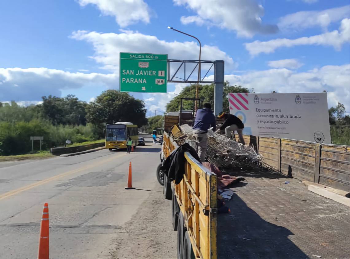 Comienza el montaje de los andamios para avanzar en la reparación del puente Carretero