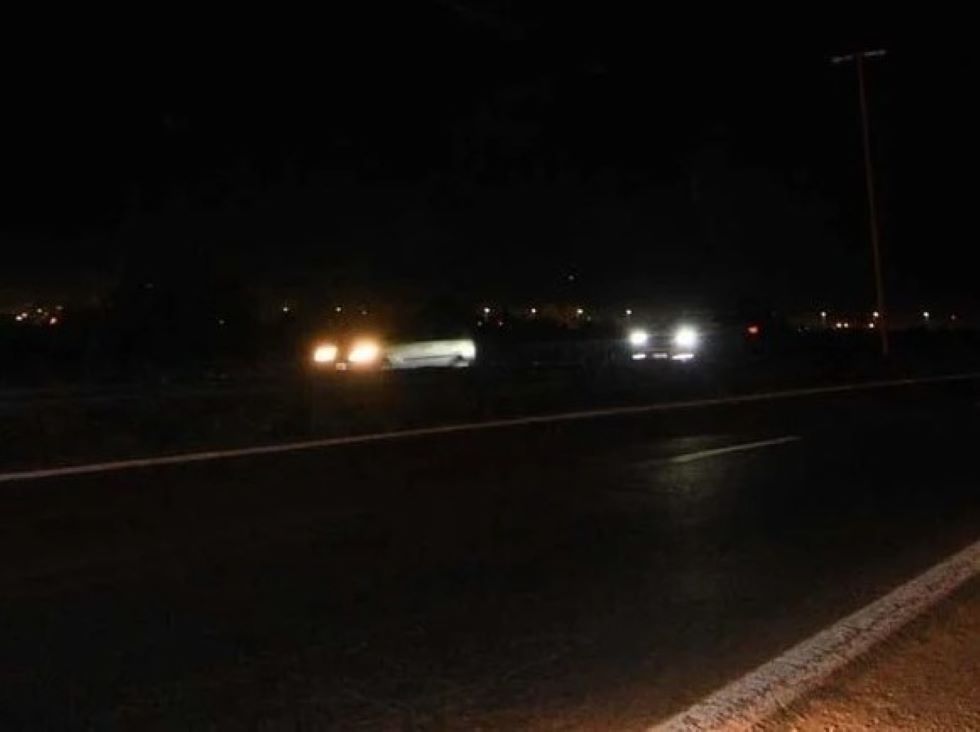 Violento asalto en la autopista: colocaron un adoquín y atacaron a una mujer policía