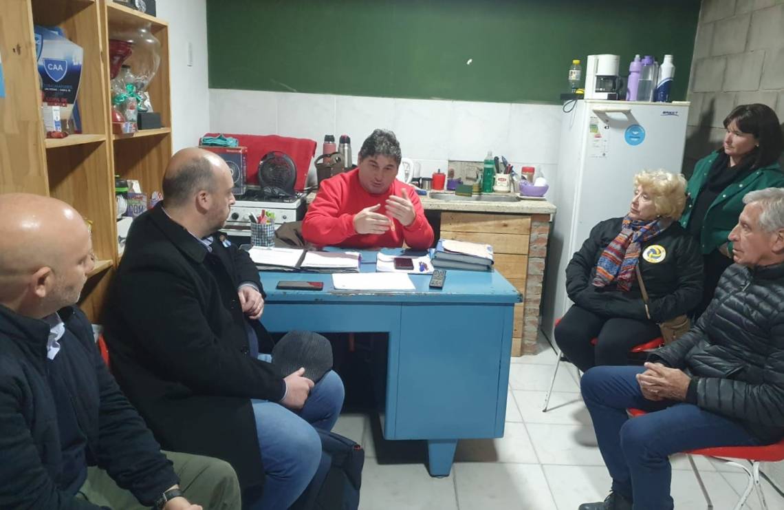 Plan de adecuación de Santoto Voley: concejales y funcionarios del Gobierno provincial visitaron la institución