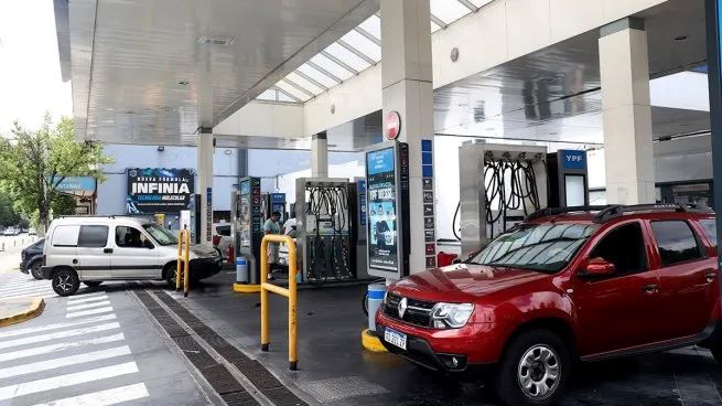 Argentina superó a Brasil y se encuentra entre los países con la nafta más cara en la región
