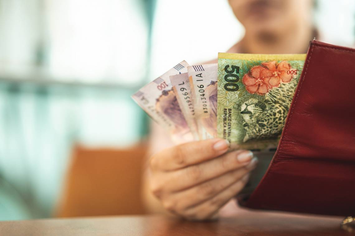 Los salarios le ganaron a la inflación en mayo, pero perdieron un 13% desde el comienzo de la era Milei