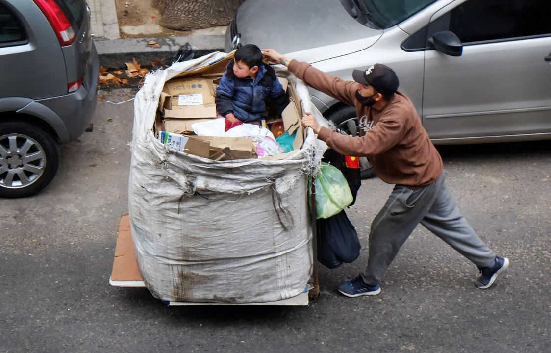 La pobreza en el Gran Santa Fe bajó al 43,4%, pero sigue por encima de la media nacional