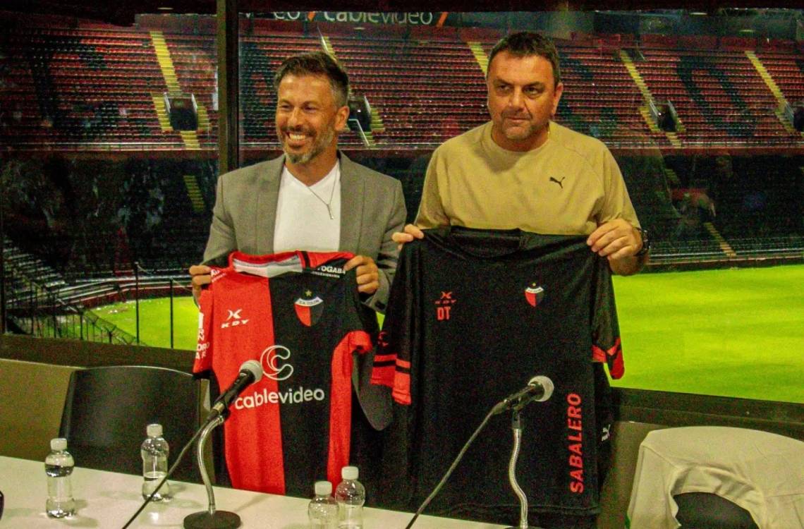 Osella junto a Iván Moreno y Fabianesi. (Foto: Colón)
