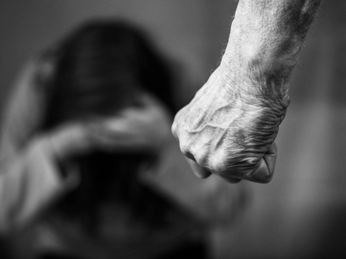 Detuvieron a un hombre que golpeó a su hija de 12 años por una mala nota en la escuela