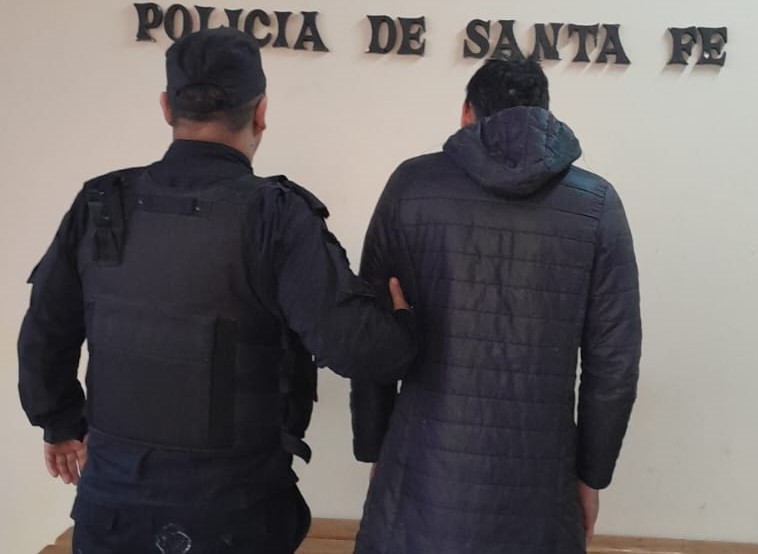 La policía detuvo a un joven de 21 años minutos después de que robara una moto en barrio Zaspe