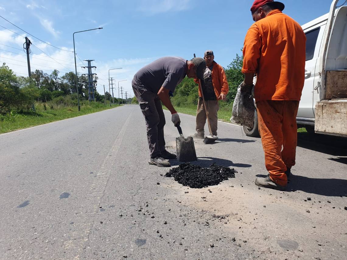 Acceso Norte: sin noticias de la repavimentación anunciada, rellenan los principales baches