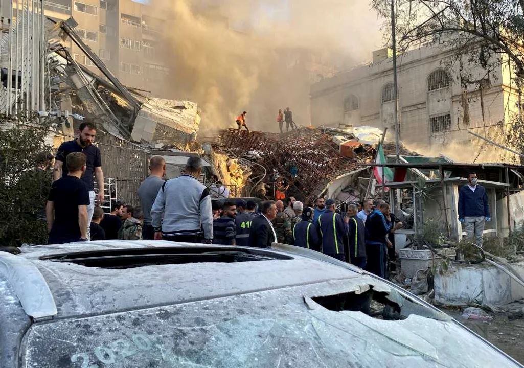 Ataques aéreos israelíes contra edificios residenciales dejan 15 muertos en la capital de Siria