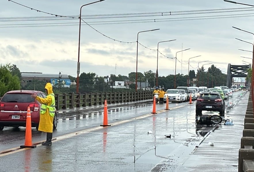 Un accidente en el puente Carretero generó caos en el tránsito durante toda la mañana