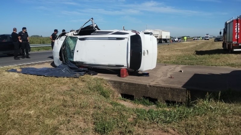 Accidente fatal en la autopista Rosario-Santa Fe: un muerto y una mujer herida