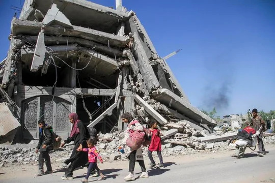 Ataques aéreos israelíes dejan 30 palestinos muertos en Gaza tras el anuncio de alto el fuego
