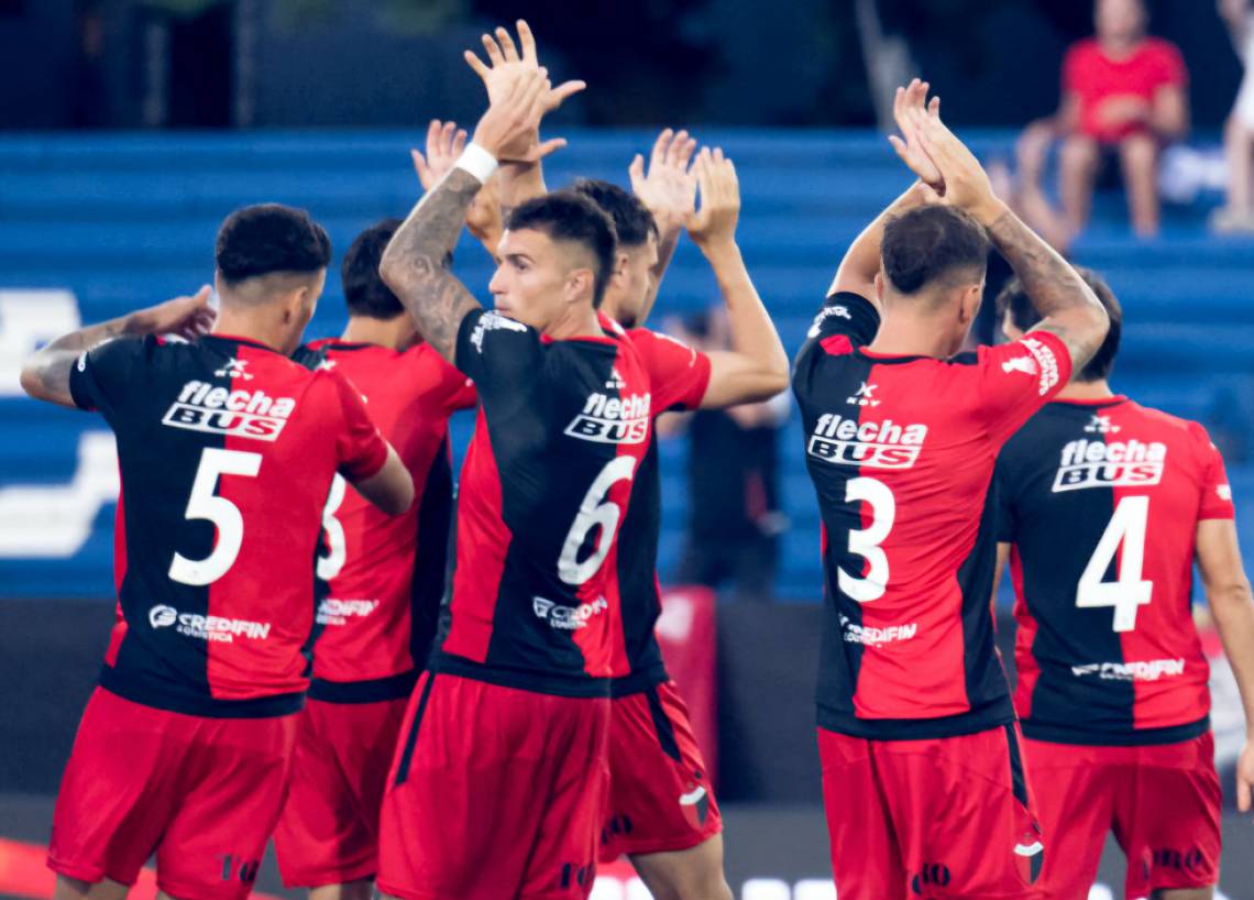 Colón venció a Racing de Montevideo en definición por penales