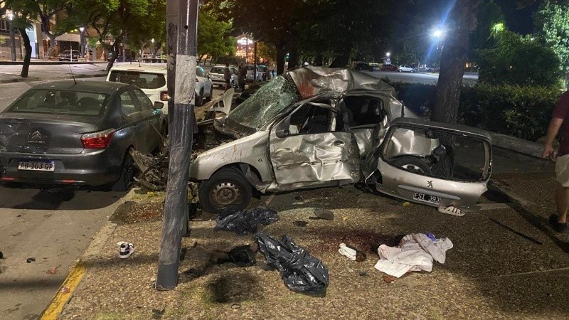 Tragedia en la costanera de Rosario: conducía a alta velocidad, perdió el control y mató a una madre y a su hija