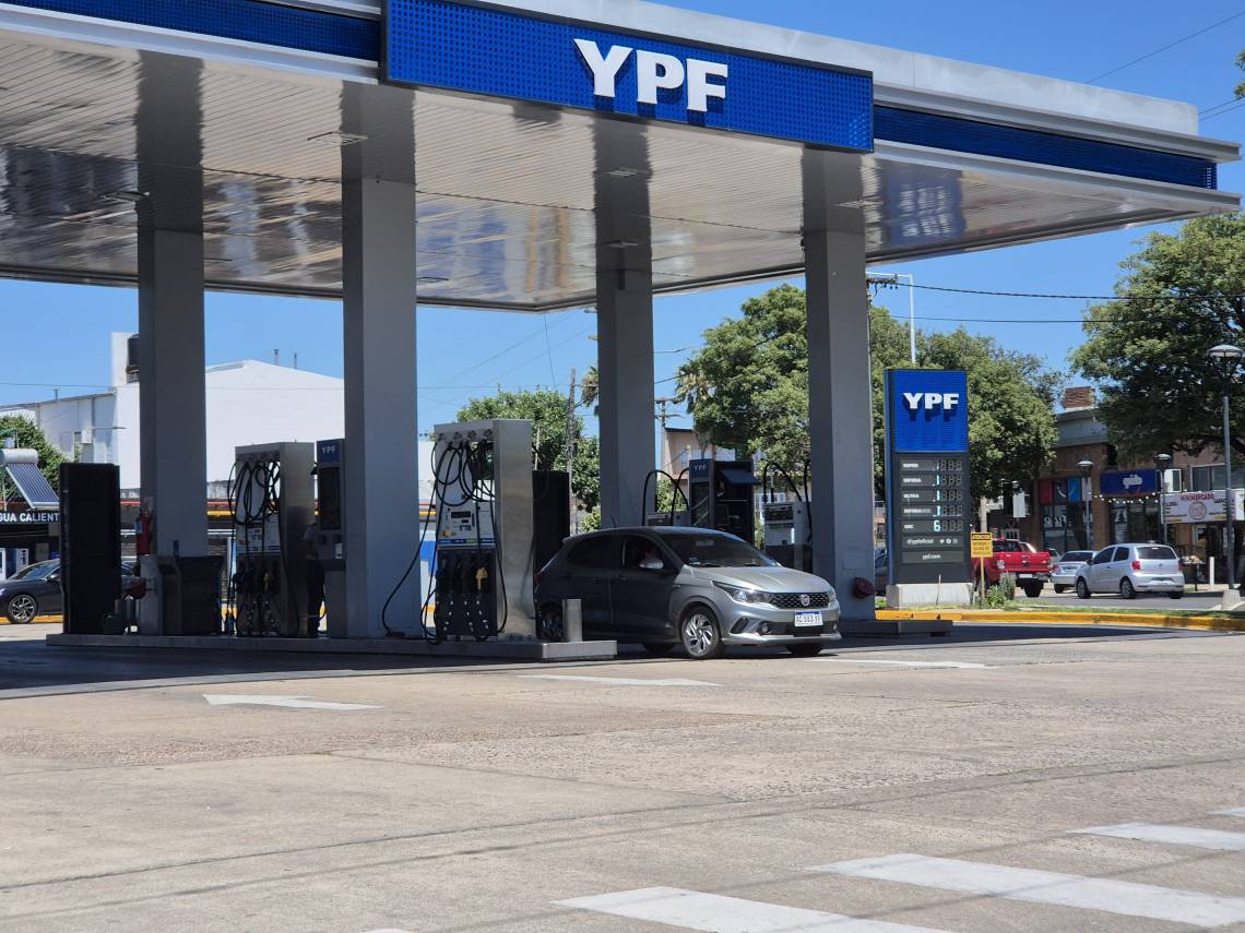 Tras un nuevo aumento, así quedaron los precios de los combustibles en las estaciones de la ciudad