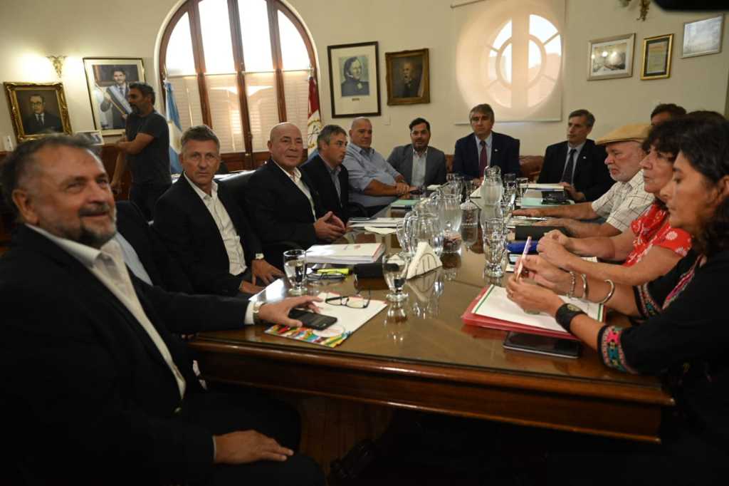 El Gobierno propuso un aumento salarial del 5% hasta marzo para estatales