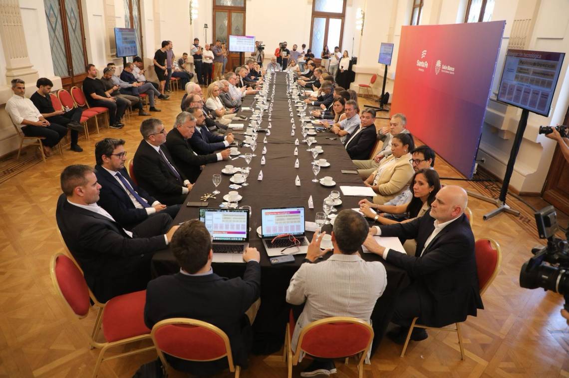 Seguridad: Pullaro anunció que se invierten 84 millones de dólares en los sistemas de monitoreo de Santa Fe, Rosario y ciudades aledañas