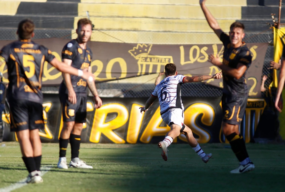 Un Colón práctico se quedó con tres puntos de oro ante Mitre
