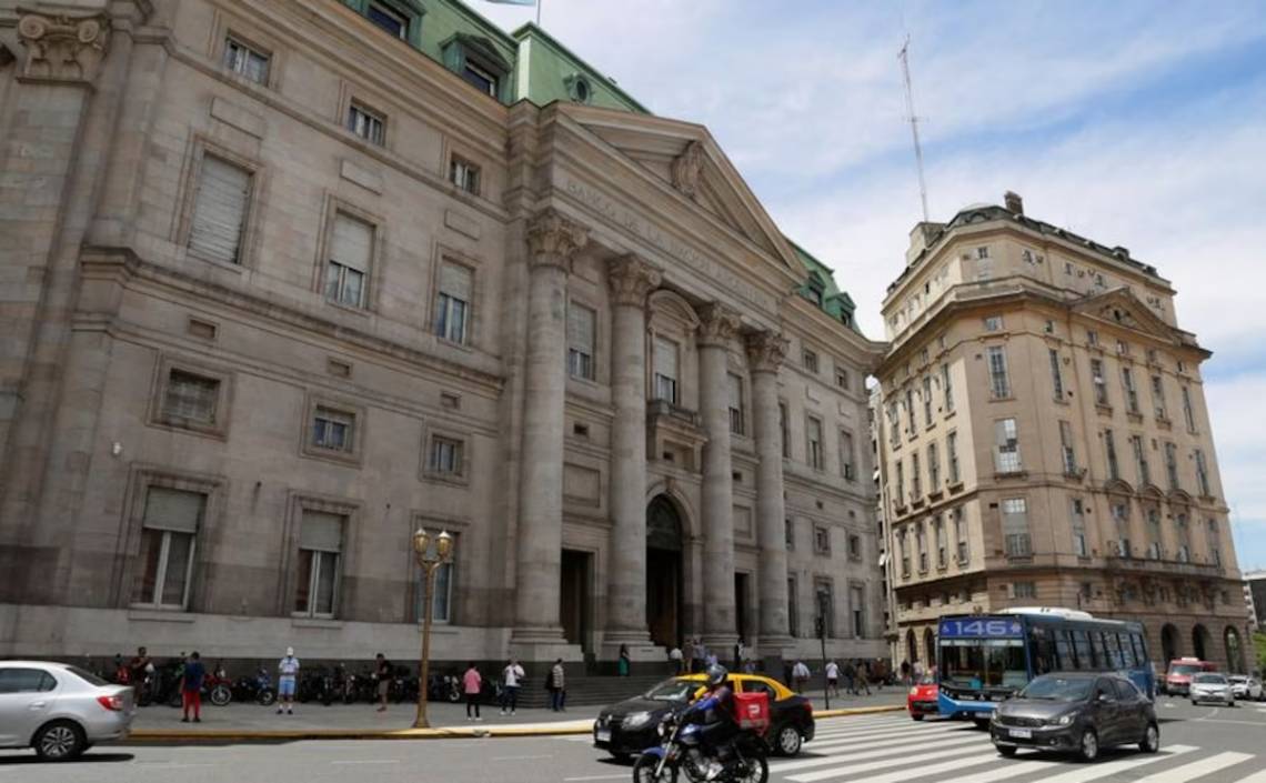 La Justicia suspendió el decreto que transforma al Banco Nación en Sociedad Anónima