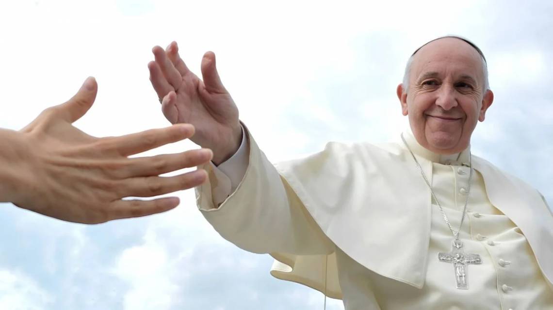 El papa Francisco pasó una noche tranquila y mantiene su buen estado de ánimo