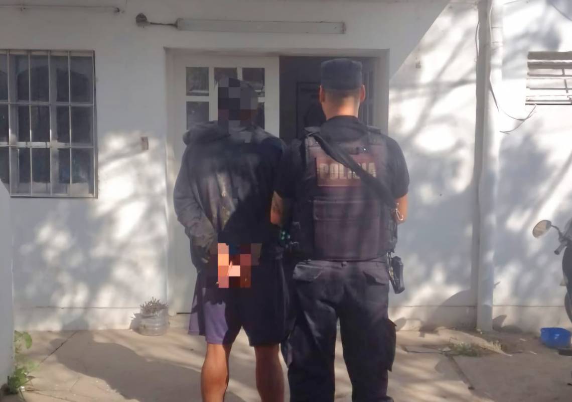 Detuvieron a un joven tras robar en una casa de Avenida Luján al 2800