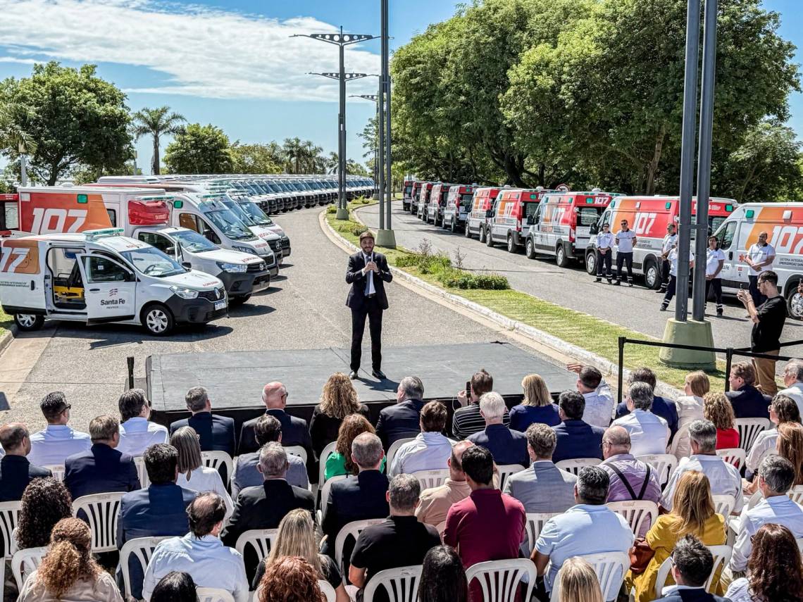 Pullaro presentó 174 ambulancias 0 Km: “Es la compra más importante y más grande que hizo el Gobierno de la Provincia”